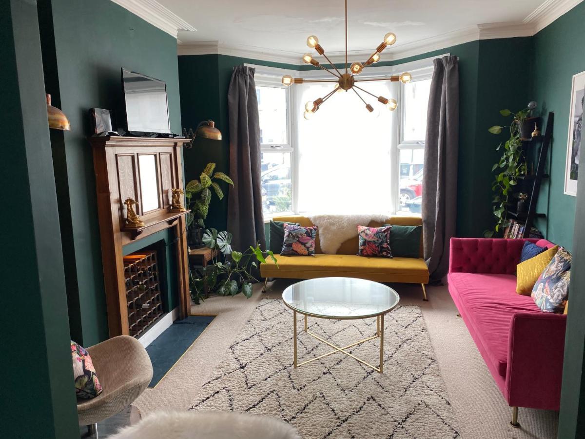 Luminous 3-storey Period Townhouse, Steps From The Beach *