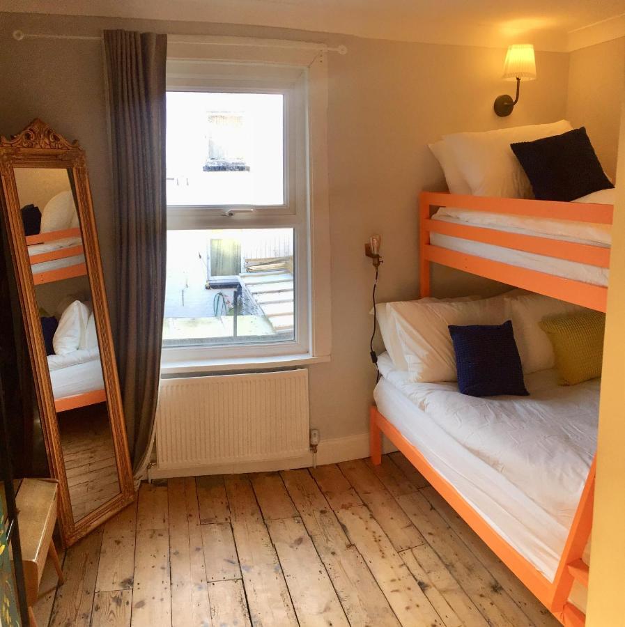 Luminous 3-storey Period Townhouse, Steps From The Beach Holiday home