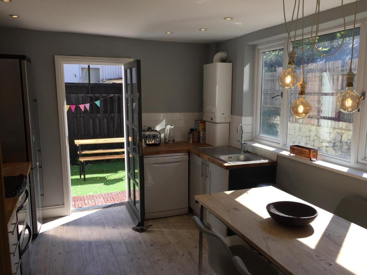 Luminous 3-storey Period Townhouse, Steps From The Beach *