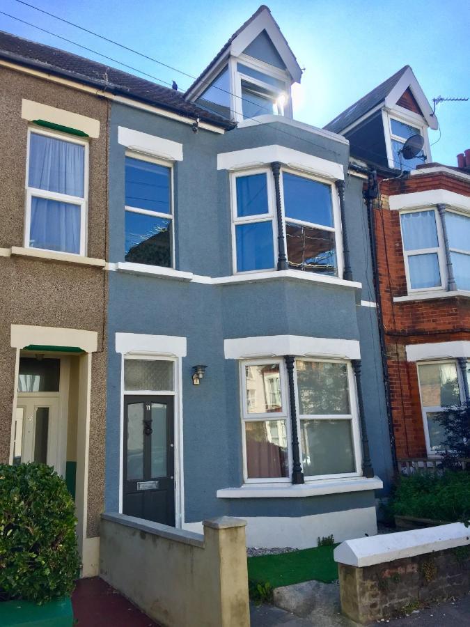 Luminous 3-storey Period Townhouse, Steps From The Beach Holiday home *