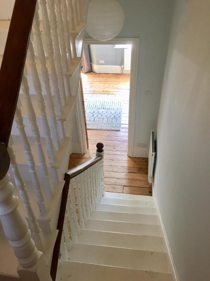 Luminous 3-storey Period Townhouse, Steps From The Beach Holiday home *