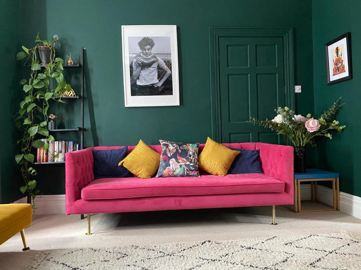 Luminous 3-storey Period Townhouse, Steps From The Beach Holiday home