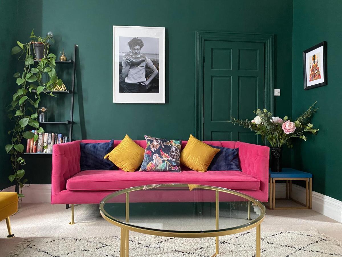 Luminous 3-storey Period Townhouse, Steps From The Beach Holiday home *